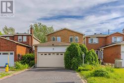 152 MCCURDY DRIVE E  Ottawa, ON K2L 2Z6