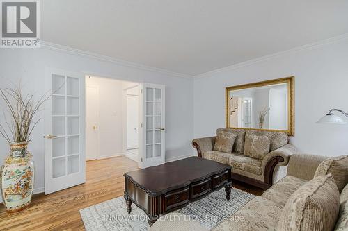 152 Mccurdy Drive E, Ottawa, ON - Indoor Photo Showing Living Room