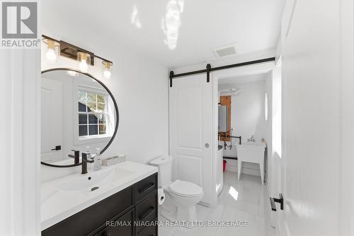 616 Lakeshore Road, Fort Erie (Lakeshore), ON - Indoor Photo Showing Bathroom
