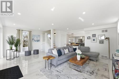 616 Lakeshore Road, Fort Erie (Lakeshore), ON - Indoor Photo Showing Living Room