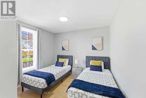 616 Lakeshore Road, Fort Erie (Lakeshore), ON - Indoor Photo Showing Bedroom