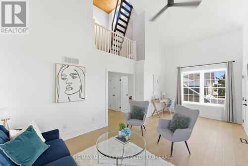 616 Lakeshore Road, Fort Erie (Lakeshore), ON - Indoor Photo Showing Living Room