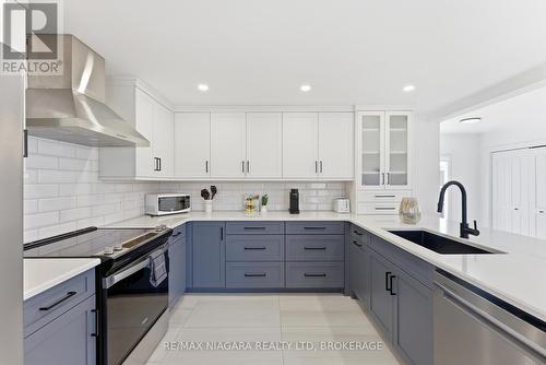 616 Lakeshore Road, Fort Erie (Lakeshore), ON - Indoor Photo Showing Kitchen With Upgraded Kitchen