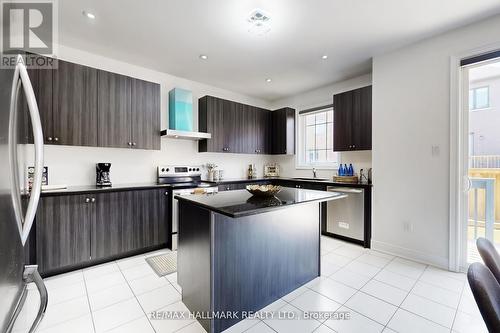 9 Lyle Way E, Brampton, ON - Indoor Photo Showing Kitchen With Upgraded Kitchen