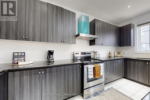 9 Lyle Way E, Brampton, ON - Indoor Photo Showing Kitchen