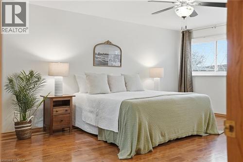 2127 Larabee Court, Burlington, ON - Indoor Photo Showing Bedroom
