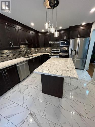 4332 Guildwood Way, Mississauga, ON - Indoor Photo Showing Kitchen With Double Sink With Upgraded Kitchen