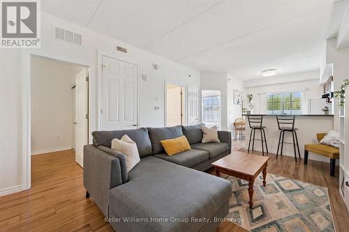 114 - 308 Watson Parkway N, Guelph (Grange Road), ON - Indoor Photo Showing Living Room