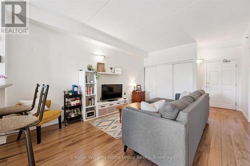 114 - 308 Watson Parkway N, Guelph (Grange Road), ON - Indoor Photo Showing Living Room