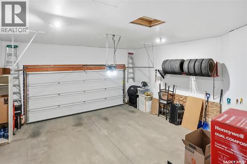 19 4101 Preston Crescent, Regina, SK - Indoor Photo Showing Garage