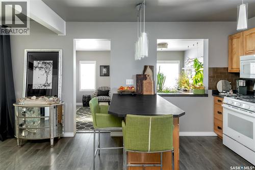 311 F Avenue S, Saskatoon, SK - Indoor Photo Showing Kitchen