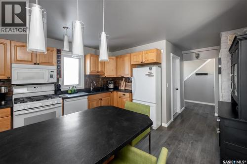 311 F Avenue S, Saskatoon, SK - Indoor Photo Showing Kitchen