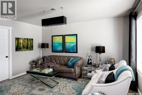 311 F Avenue S, Saskatoon, SK - Indoor Photo Showing Living Room