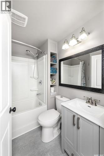 311 F Avenue S, Saskatoon, SK - Indoor Photo Showing Bathroom