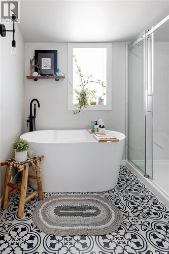 311 F Avenue S, Saskatoon, SK - Indoor Photo Showing Bathroom