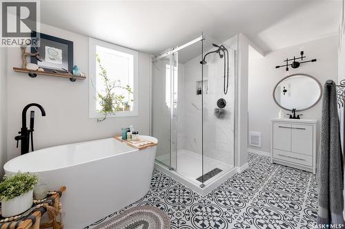 311 F Avenue S, Saskatoon, SK - Indoor Photo Showing Bathroom