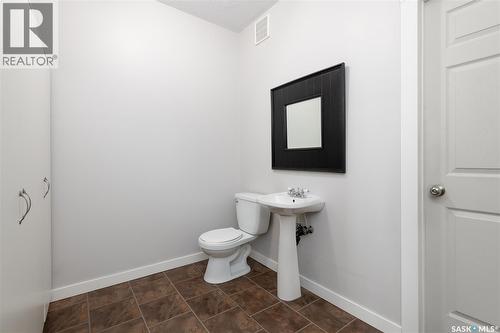 311 F Avenue S, Saskatoon, SK - Indoor Photo Showing Bathroom