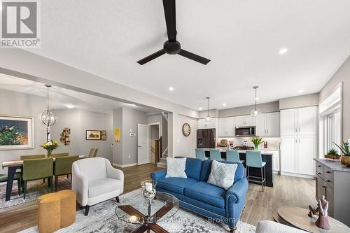1010 Wright Drive, Midland, ON - Indoor Photo Showing Living Room