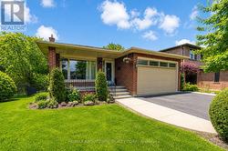 440 PARKRIDGE CRESCENT Oakville, ON L6M 1B2