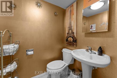 213 Lakeshore Road E, Mississauga, ON - Indoor Photo Showing Bathroom