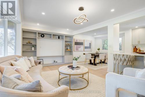 5133 Cherryhill Cres, Burlington, ON - Indoor Photo Showing Living Room