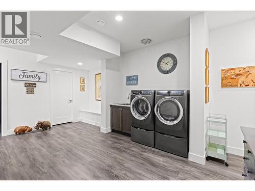3643 Wild Rose Road, Kelowna, BC - Indoor Photo Showing Laundry Room