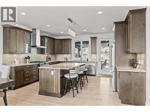 3643 Wild Rose Road, Kelowna, BC - Indoor Photo Showing Kitchen With Upgraded Kitchen