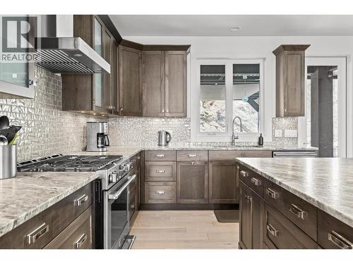 3643 Wild Rose Road, Kelowna, BC - Indoor Photo Showing Kitchen With Upgraded Kitchen