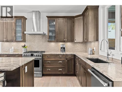 3643 Wild Rose Road, Kelowna, BC - Indoor Photo Showing Kitchen With Upgraded Kitchen