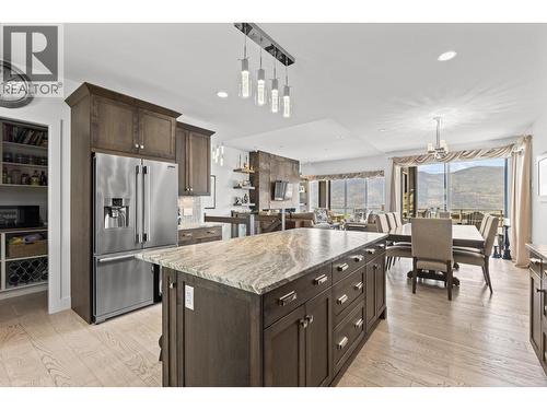 3643 Wild Rose Road, Kelowna, BC - Indoor Photo Showing Kitchen With Upgraded Kitchen