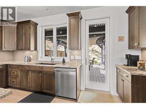 3643 Wild Rose Road, Kelowna, BC - Indoor Photo Showing Kitchen