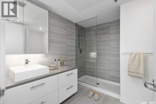 1104 490 2Nd Avenue S, Saskatoon, SK - Indoor Photo Showing Bathroom