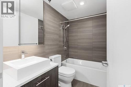 1104 490 2Nd Avenue S, Saskatoon, SK - Indoor Photo Showing Bathroom