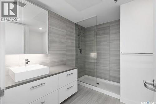1104 490 2Nd Avenue S, Saskatoon, SK - Indoor Photo Showing Bathroom
