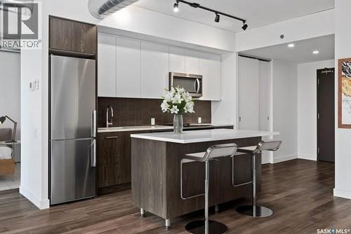 1104 490 2Nd Avenue S, Saskatoon, SK - Indoor Photo Showing Kitchen With Stainless Steel Kitchen With Upgraded Kitchen