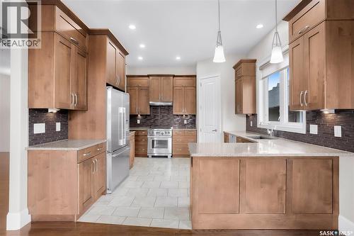 914 Paton Bay, Saskatoon, SK - Indoor Photo Showing Kitchen With Upgraded Kitchen