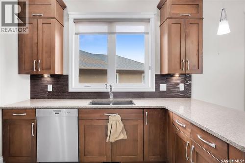 914 Paton Bay, Saskatoon, SK - Indoor Photo Showing Kitchen