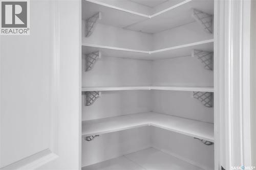 914 Paton Bay, Saskatoon, SK - Indoor With Storage