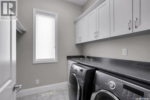 914 Paton Bay, Saskatoon, SK - Indoor Photo Showing Laundry Room