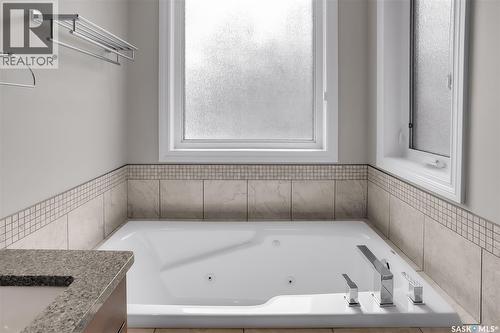 914 Paton Bay, Saskatoon, SK - Indoor Photo Showing Bathroom