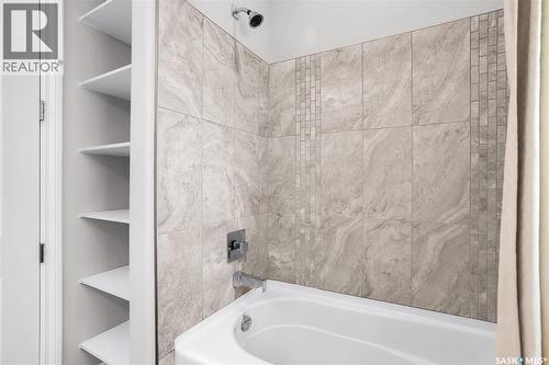 914 Paton Bay, Saskatoon, SK - Indoor Photo Showing Bathroom