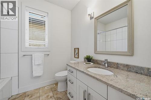 1024 Temperance Street, Saskatoon, SK - Indoor Photo Showing Bathroom