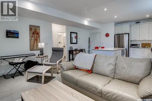 1024 Temperance Street, Saskatoon, SK - Indoor Photo Showing Living Room