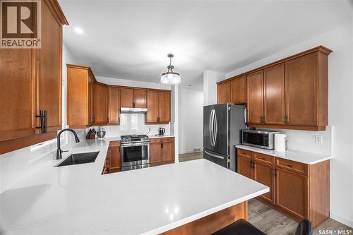 222 Stepney Crescent, Saskatoon, SK - Indoor Photo Showing Kitchen With Stainless Steel Kitchen