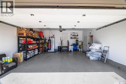 222 Stepney Crescent, Saskatoon, SK - Indoor Photo Showing Garage