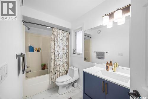 222 Stepney Crescent, Saskatoon, SK - Indoor Photo Showing Bathroom