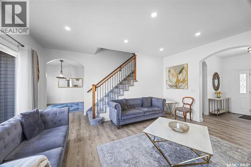222 Stepney Crescent, Saskatoon, SK - Indoor Photo Showing Living Room