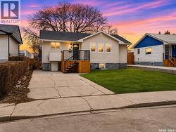 737 Vaughan STREET Moose Jaw, SK S6H 5N4