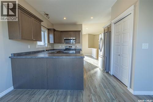 254 Macinnes Street, Saskatoon, SK - Indoor Photo Showing Kitchen