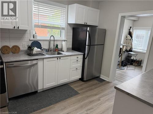 24 East 25Th Street, Hamilton, ON - Indoor Photo Showing Kitchen